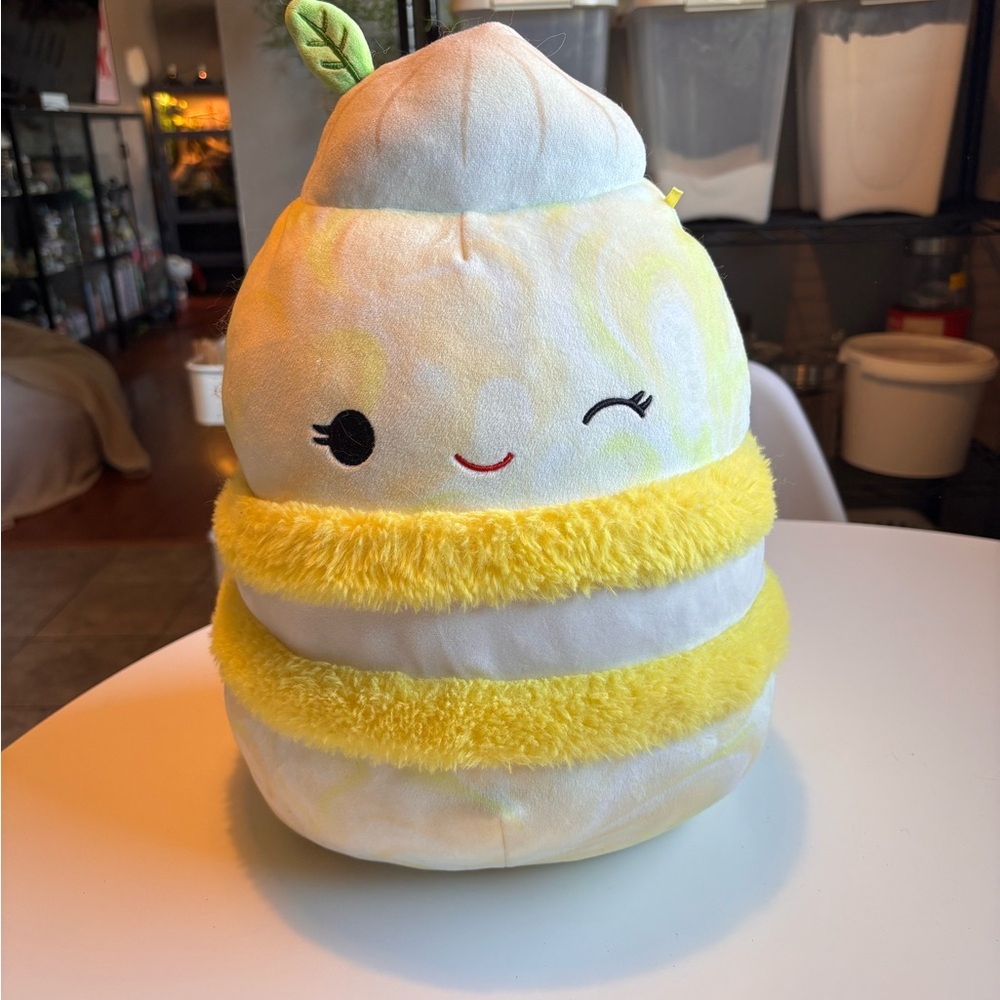 Meringue Macaron Squishmallow